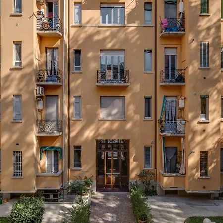 Апартаменты Bright And Wonderful In